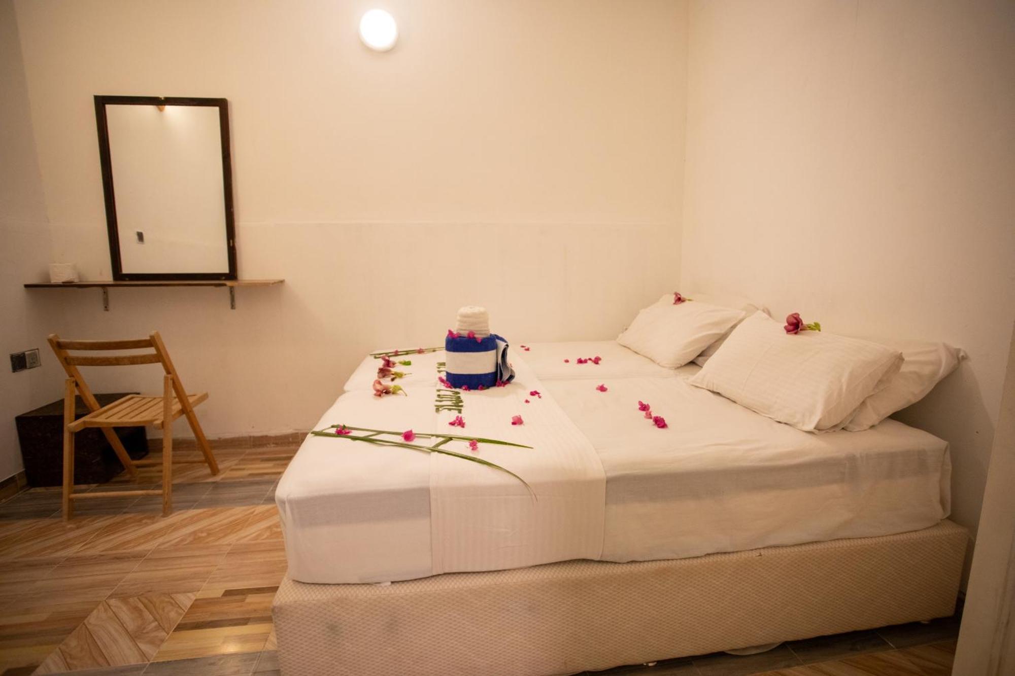 iHaven Thulusdhoo Hotel Buitenkant foto